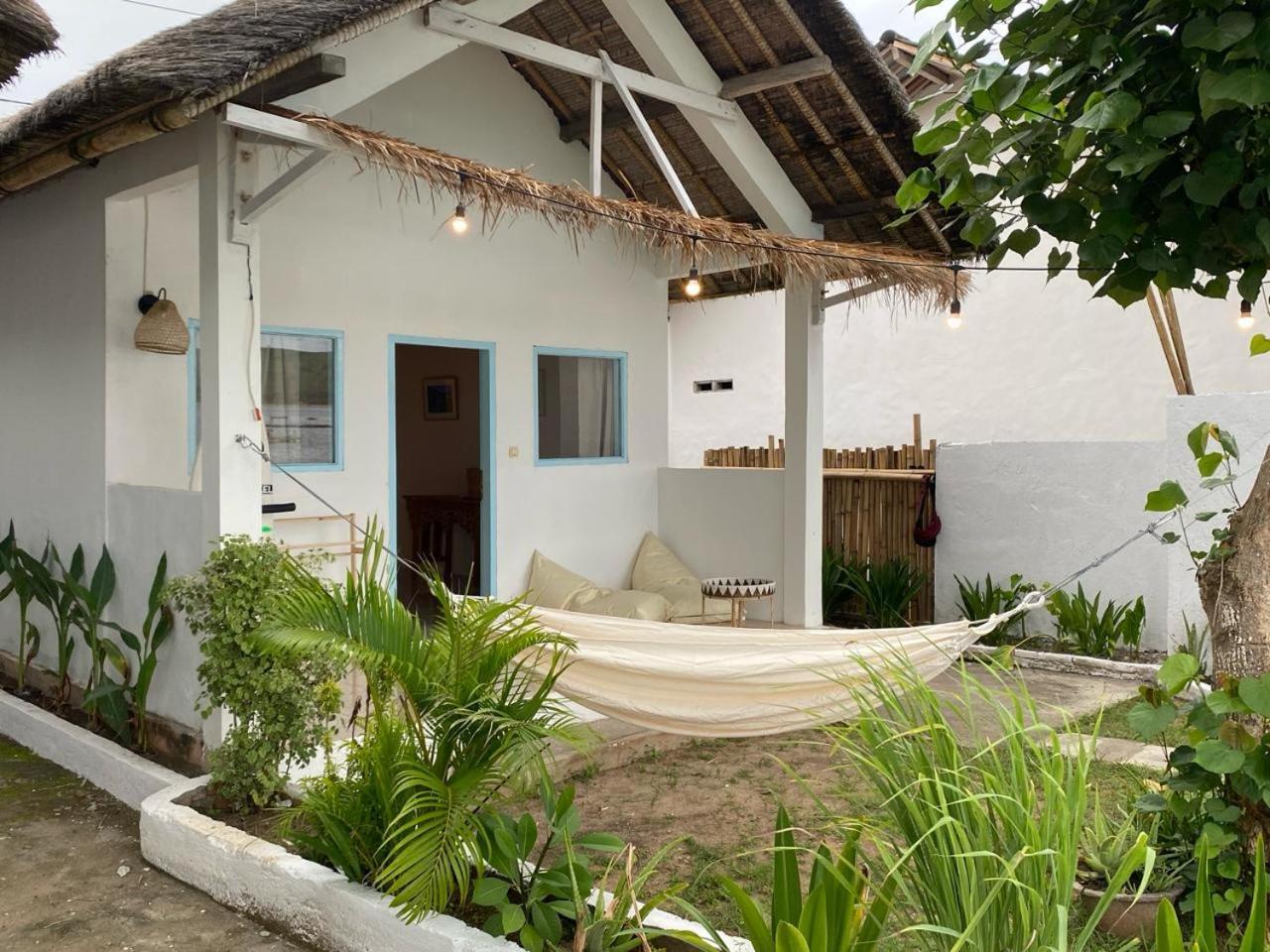 Отель Surf Shack Grupuk Бумбанг Экстерьер фото